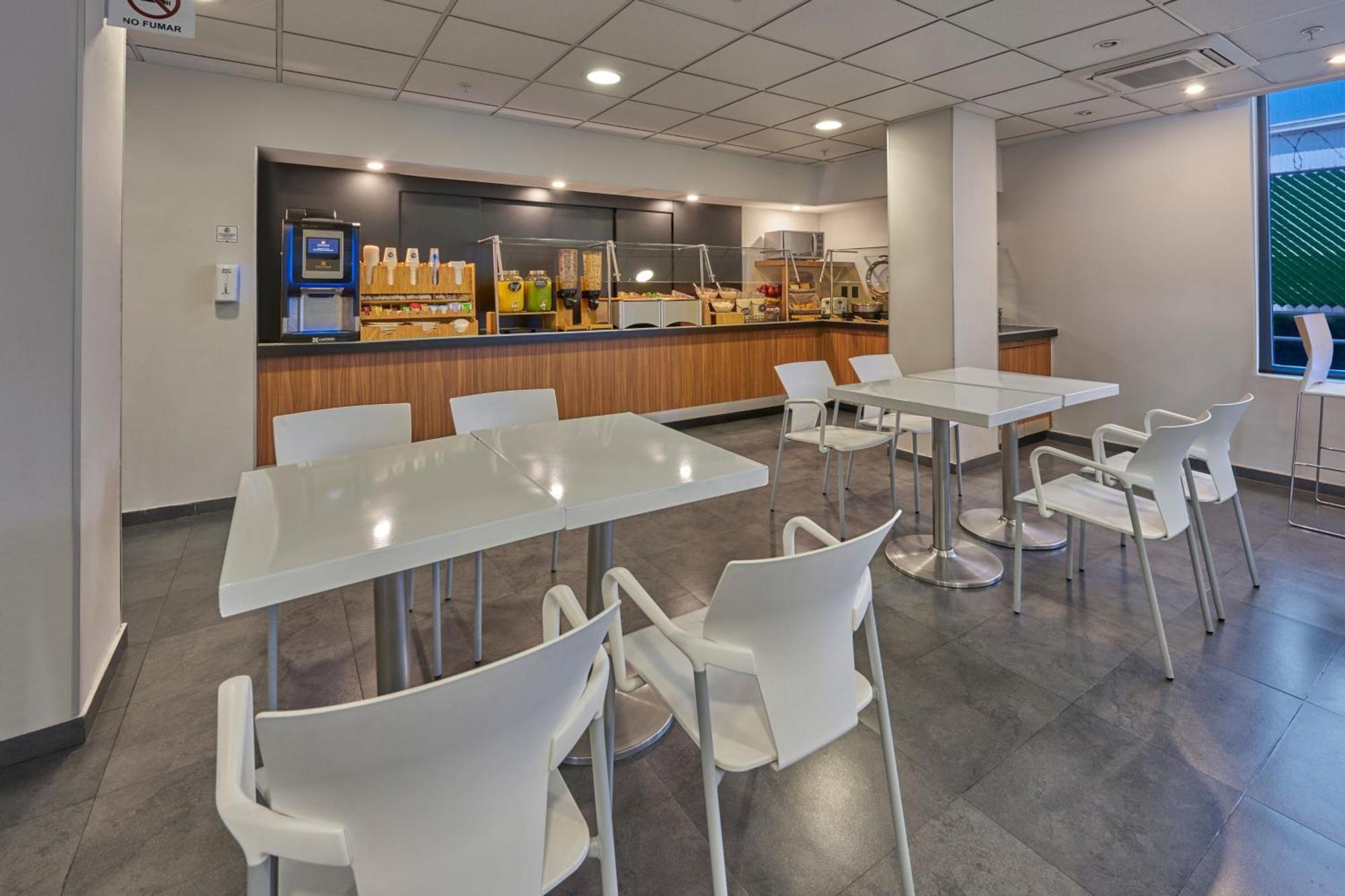 City Express By Marriott Ciudad De Mexico Plaza Central Екстериор снимка